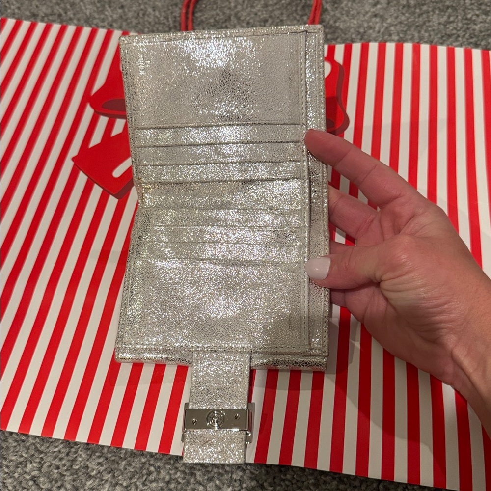 Fendi Silver and White Wallet - Picture 6 of 8